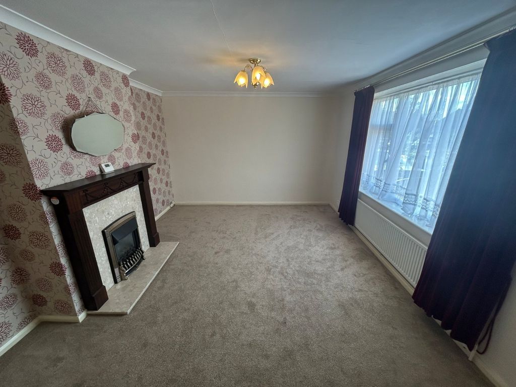 Property photo 3 of 22 Lounge