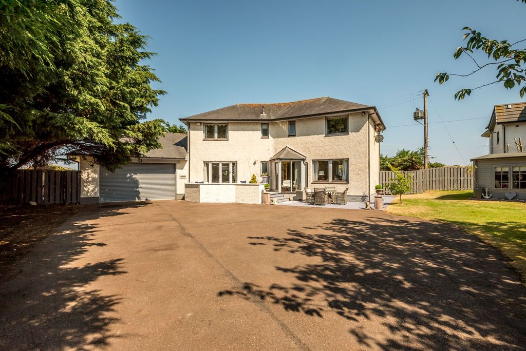 Property photo 3 of 33