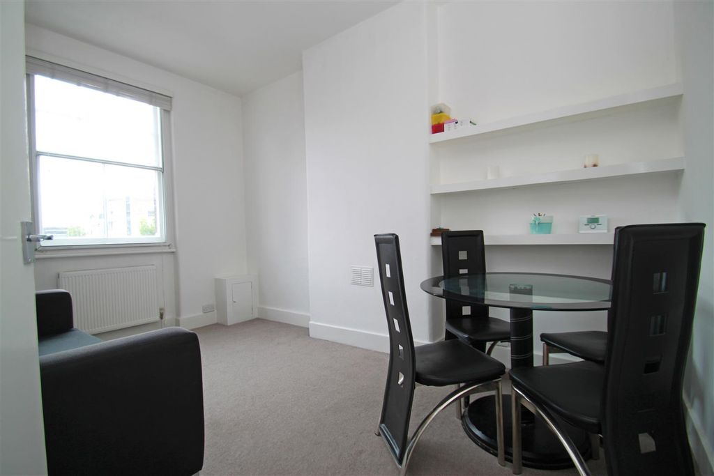 Property photo 2 of 5 Lounge.Jpg