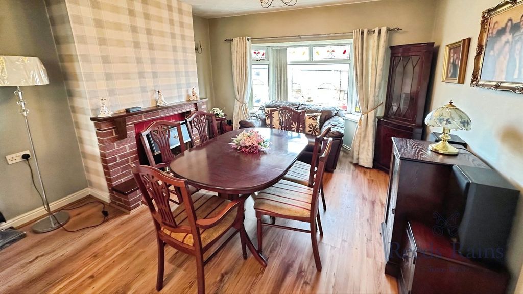 Property photo 3 of 12 Dining Room