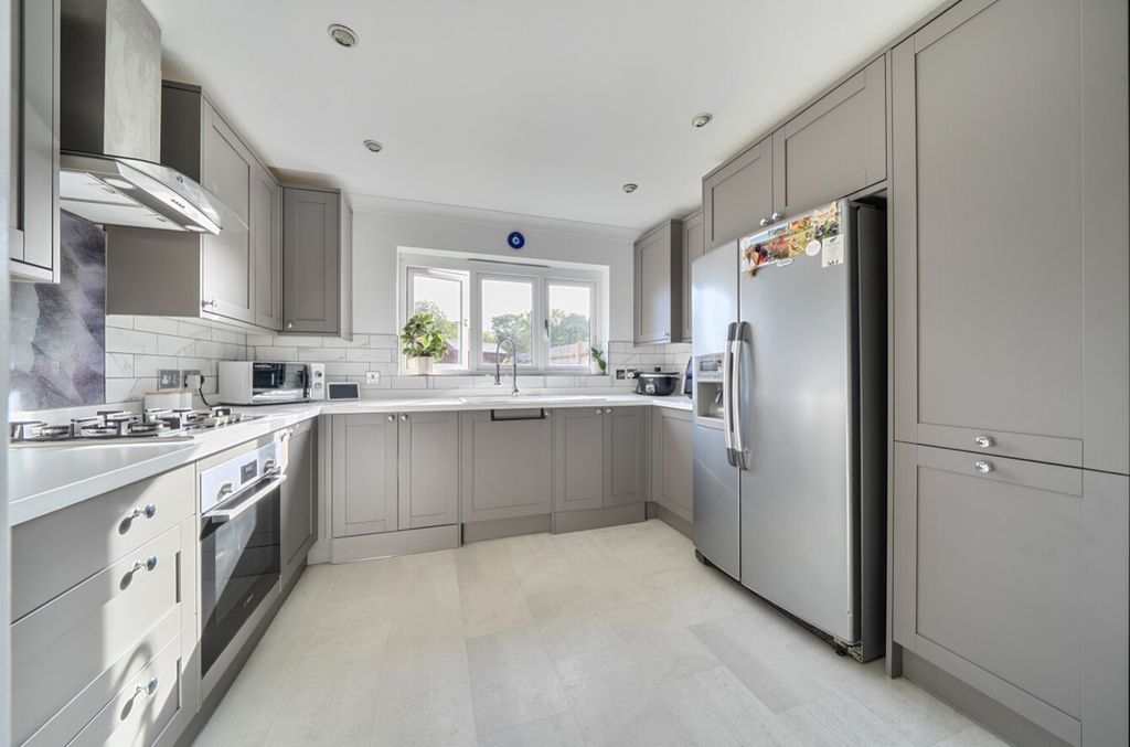 Property photo 3 of 15 1521873 (6)