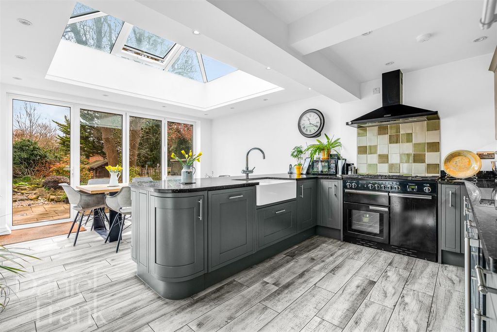 Property photo 2 of 43