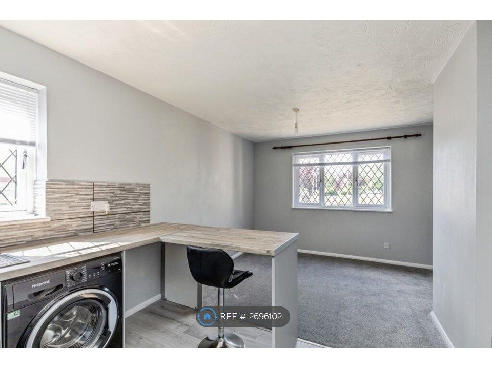 Property photo 3 of 9 Kitchen Into Lounge