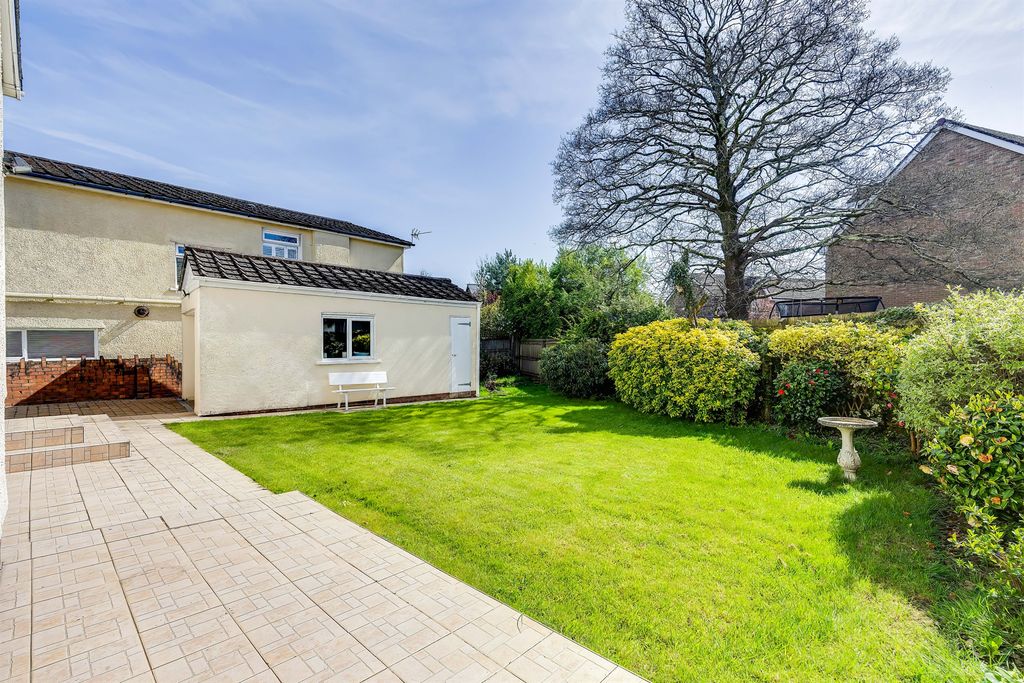 Property photo 3 of 32