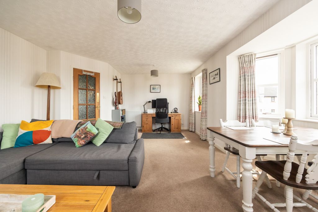 Property photo 3 of 21