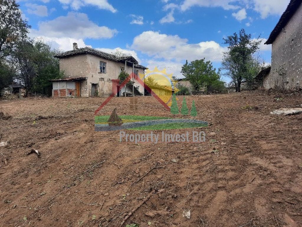 Property photo 1 of 4