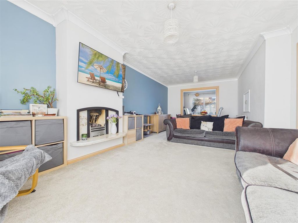 Property photo 2 of 16 Cam01407G0-Pr0056-Still001.Jpg