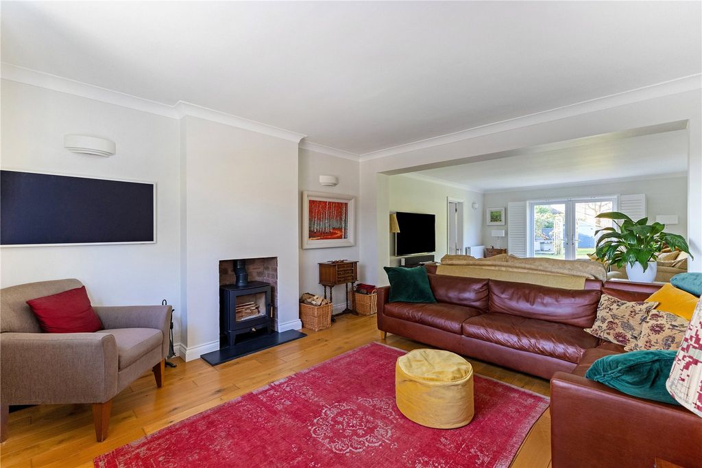 Property photo 2 of 18 Sitting Room