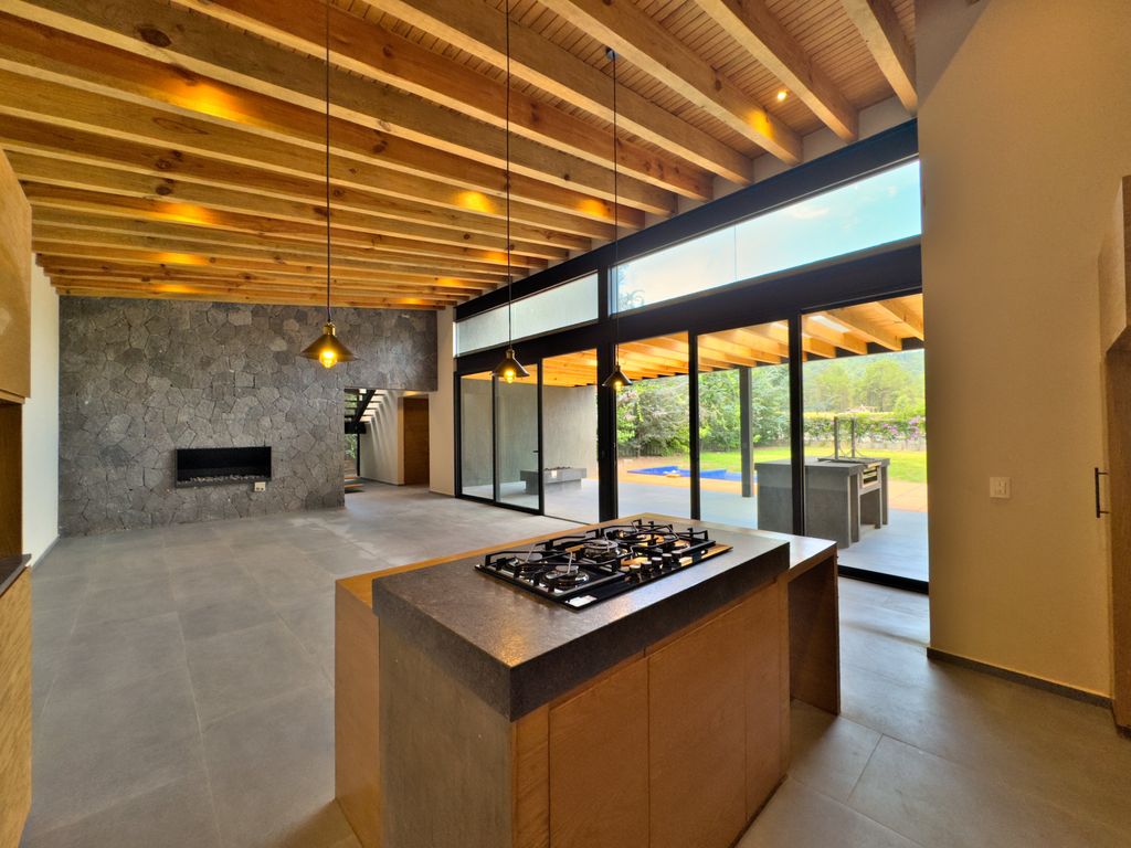 Property photo 1 of 43