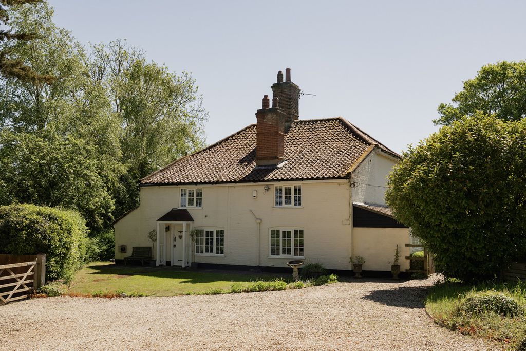 Property photo 1 of 32