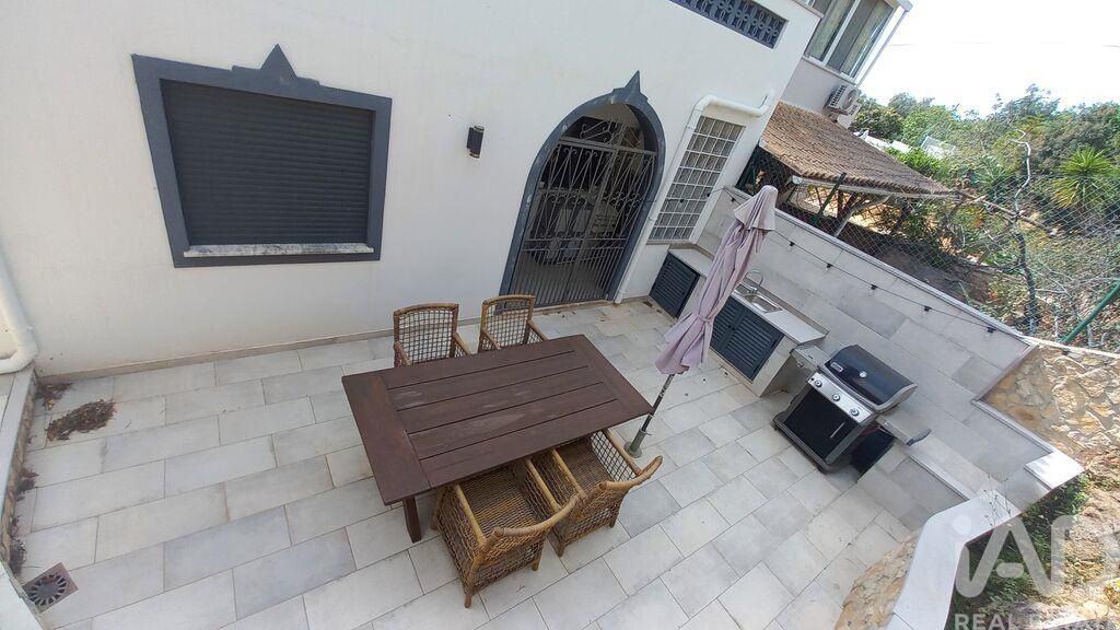 Property photo 2 of 37