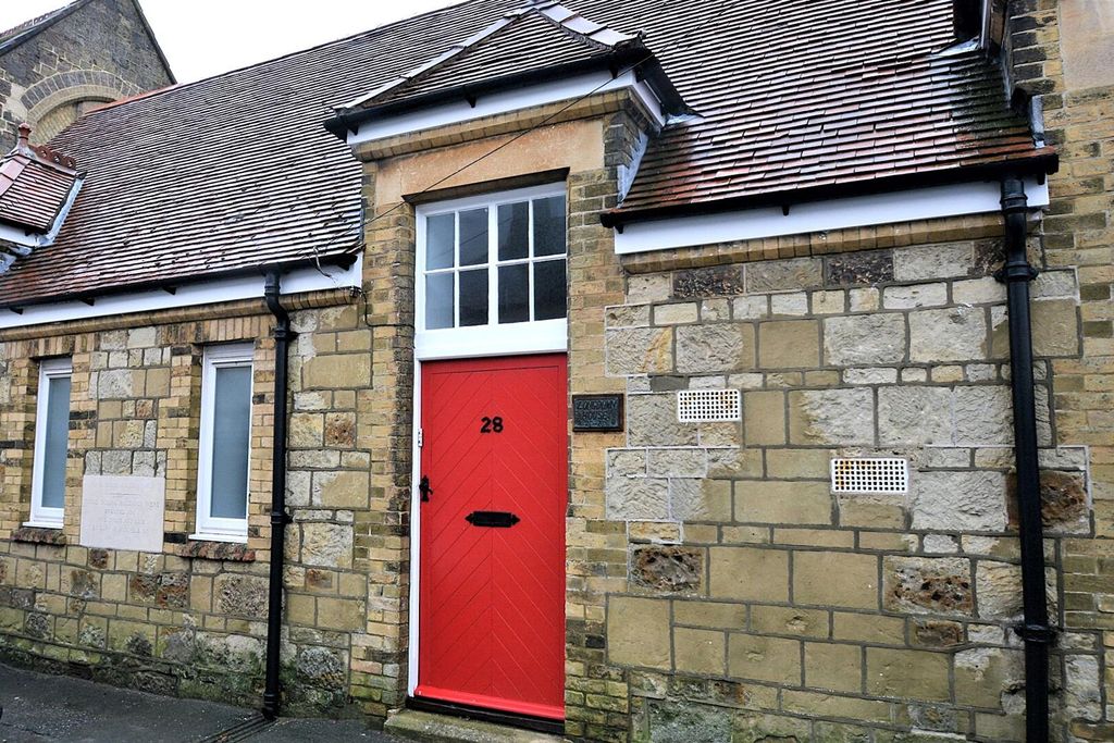 Property photo 1 of 9 Front (Exterior)