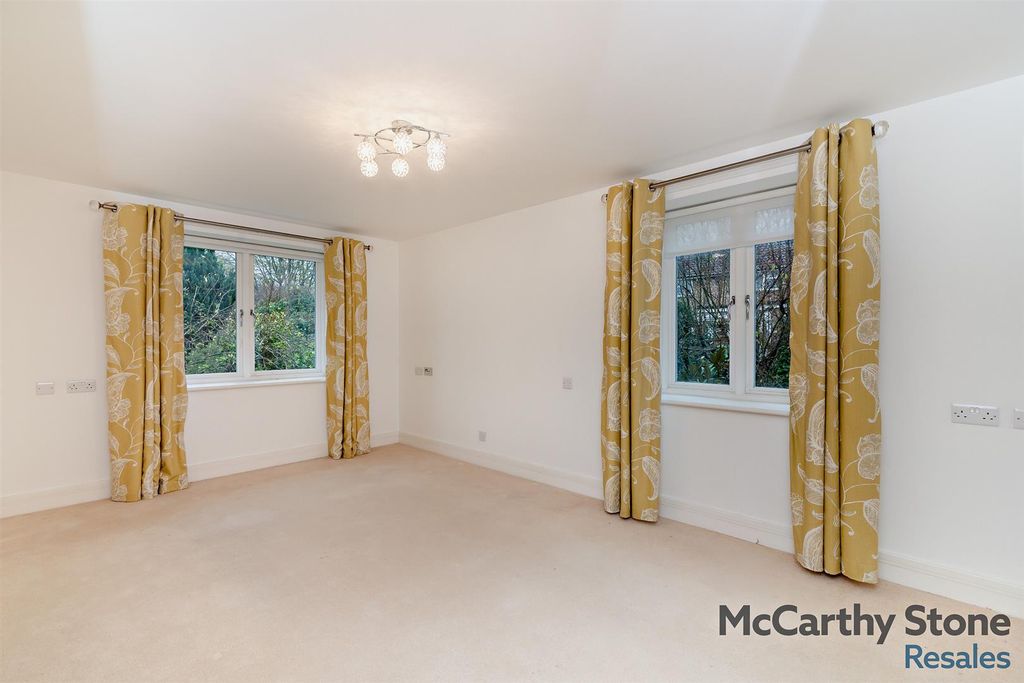 Property photo 2 of 18 8670505-Interior12-800.Jpg