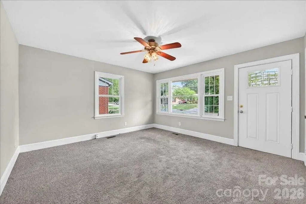 Property photo 3 of 9 <Alttext/>