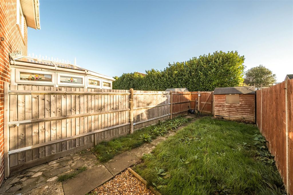 Property photo 3 of 15 Garden