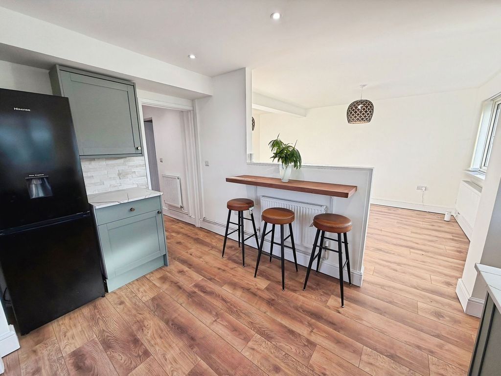 Property photo 3 of 38