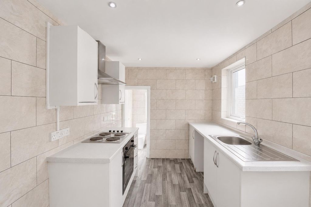 Property photo 2 of 9 Kitchen.Png