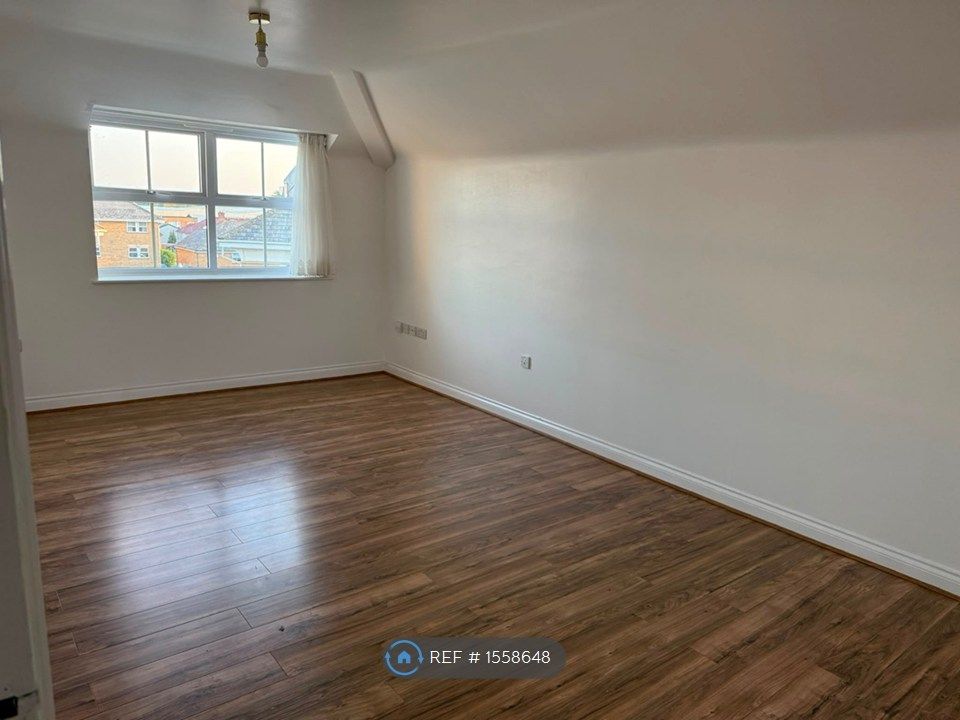 Property photo 1 of 11 Living Room