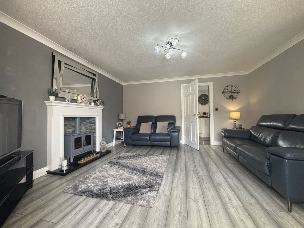 Property photo 2 of 32