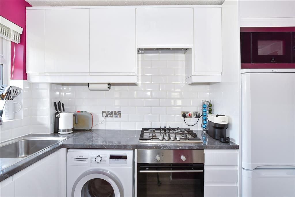 Property photo 1 of 7 Kitchen