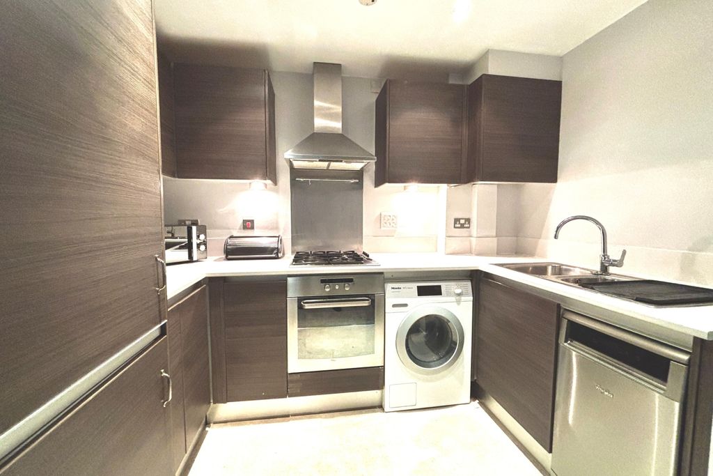 Property photo 3 of 8 Kitchen