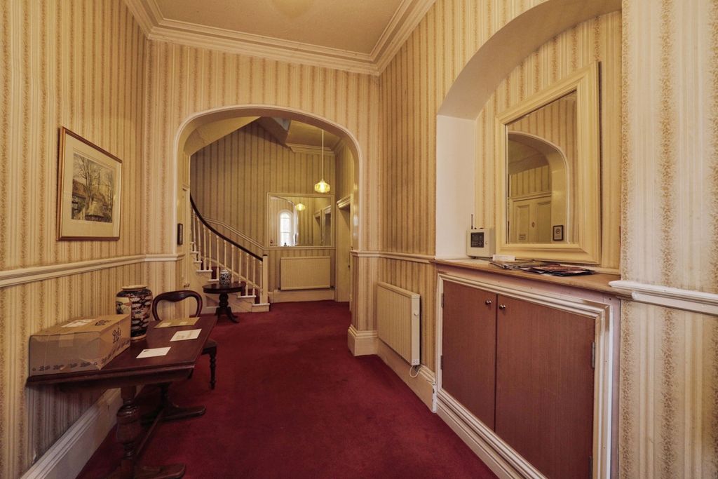 Property photo 2 of 8 Communal Area