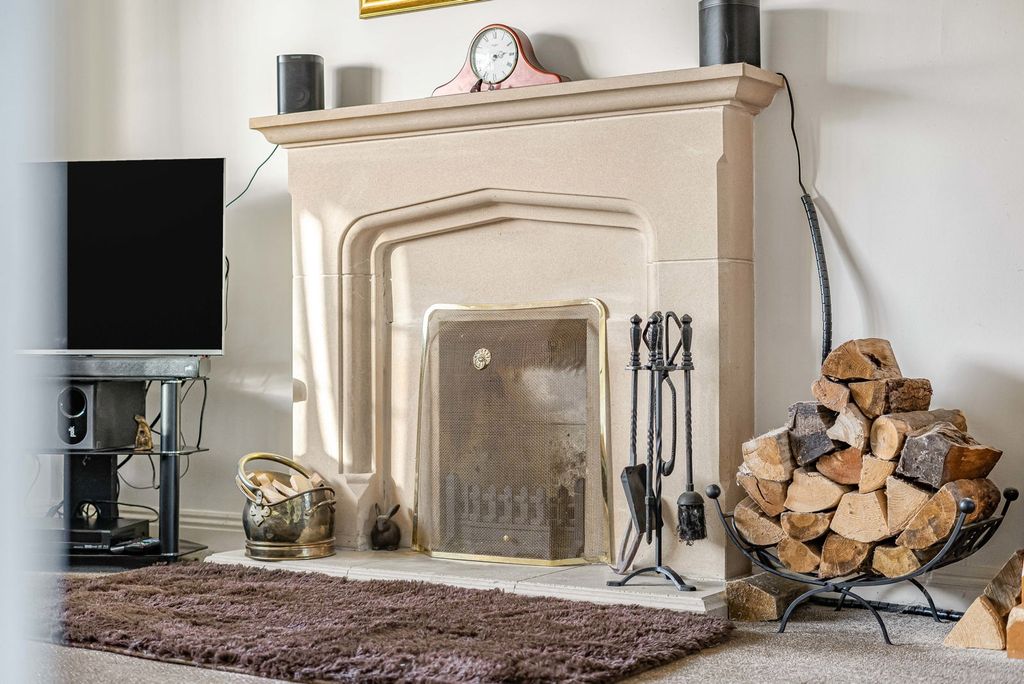 Property photo 3 of 18 Sitting Room