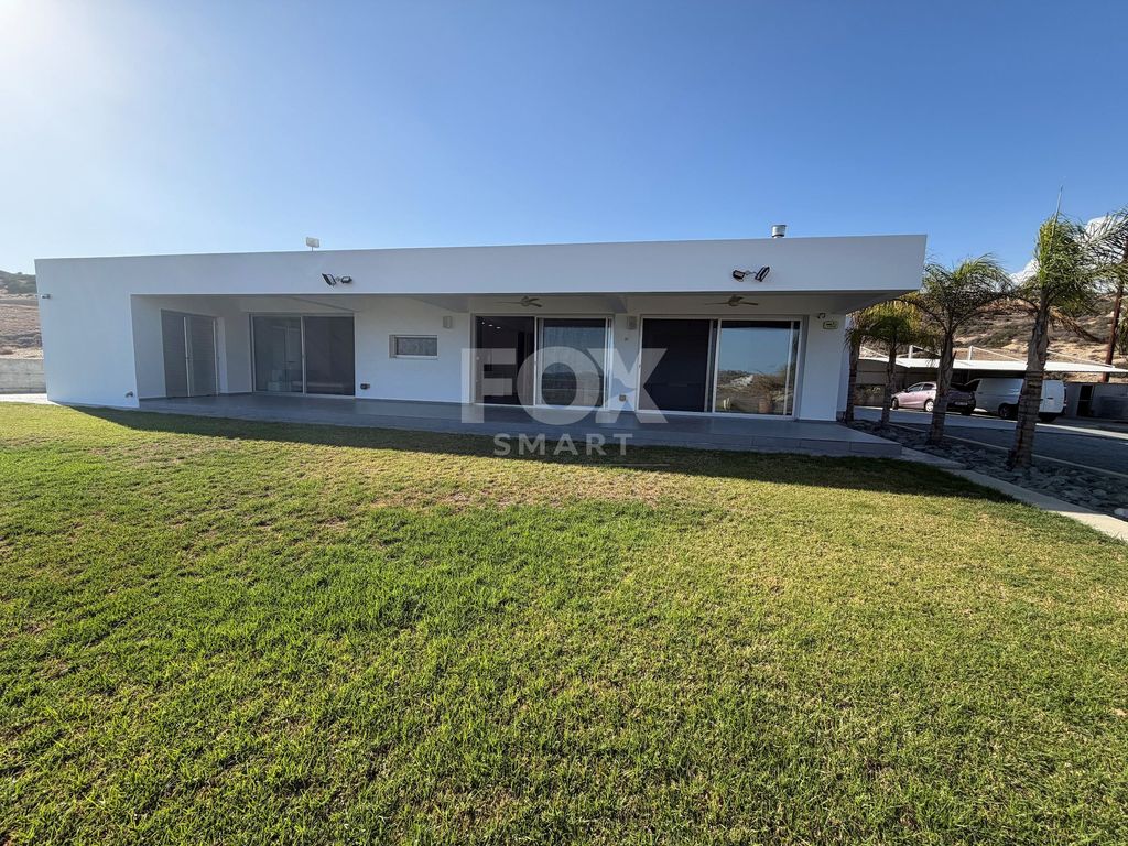 Property photo 1 of 21 For Sale Beautiful Modern House With Garden In Peaceful Pare