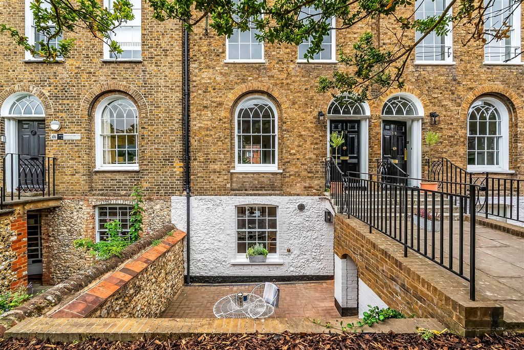 Property photo 1 of 16 32-Stonebridge-House-51.Jpg