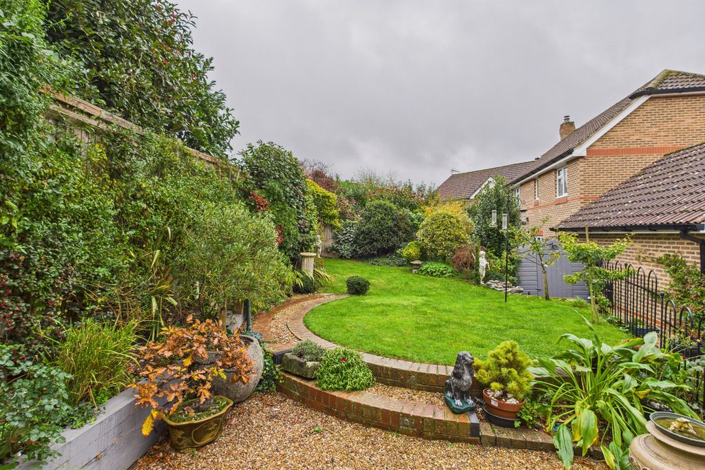 Property photo 2 of 27