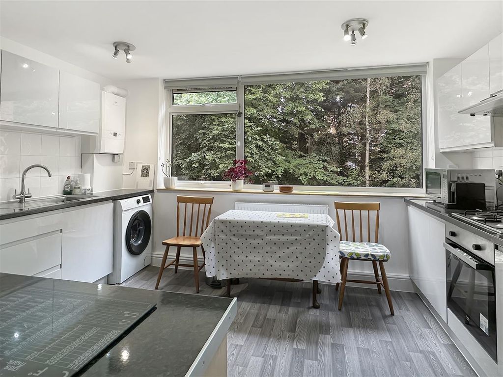 Property photo 2 of 14 Kitchen / Dining Room