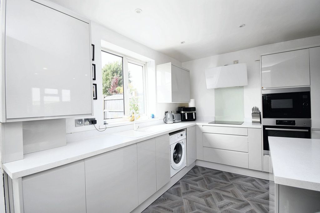 Property photo 2 of 23