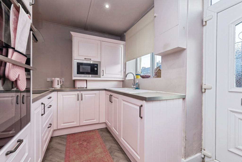 Property photo 2 of 17 Photo