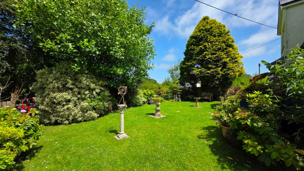 Property photo 2 of 32