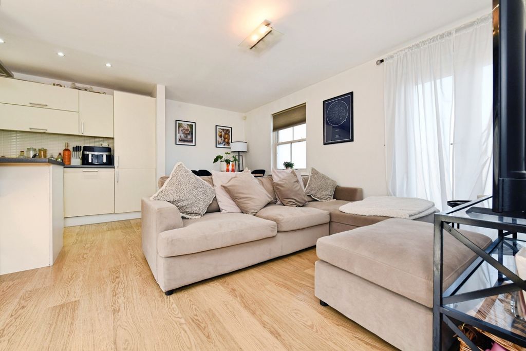 Property photo 3 of 16 Pbox-Img.Jpg