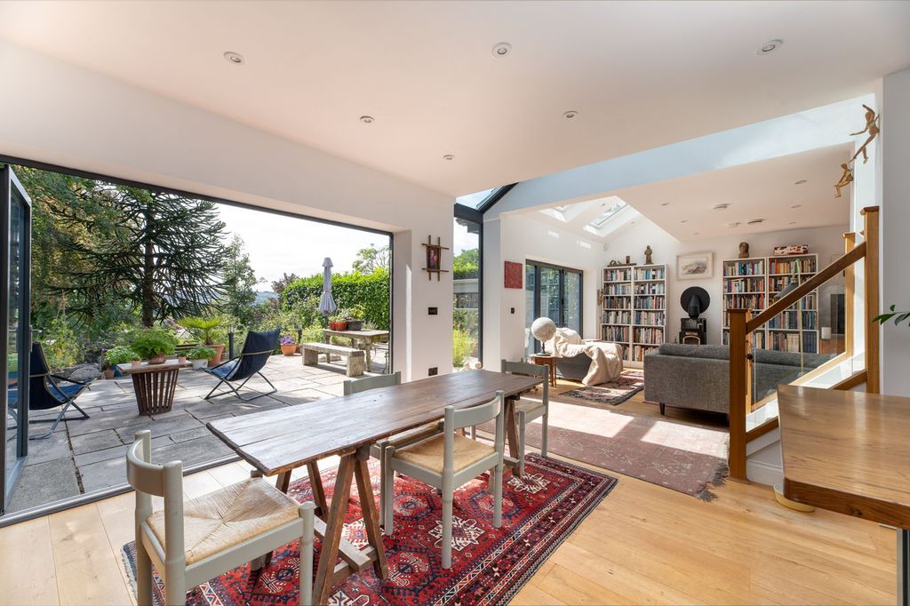 Property photo 3 of 52