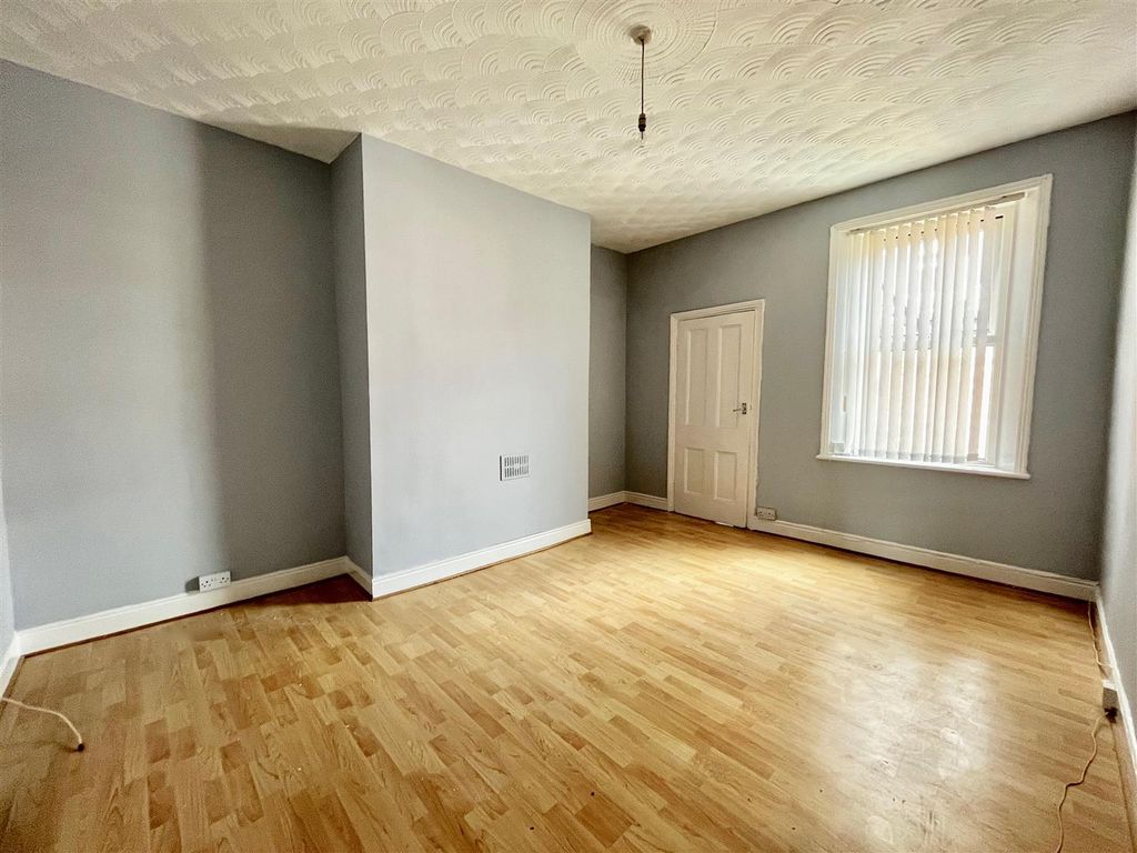 Property photo 2 of 10 Lounge