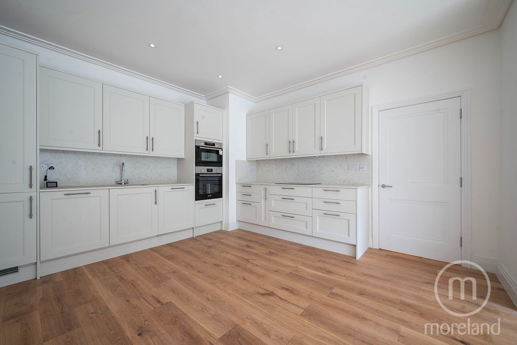 Property photo 3 of 10 3830654