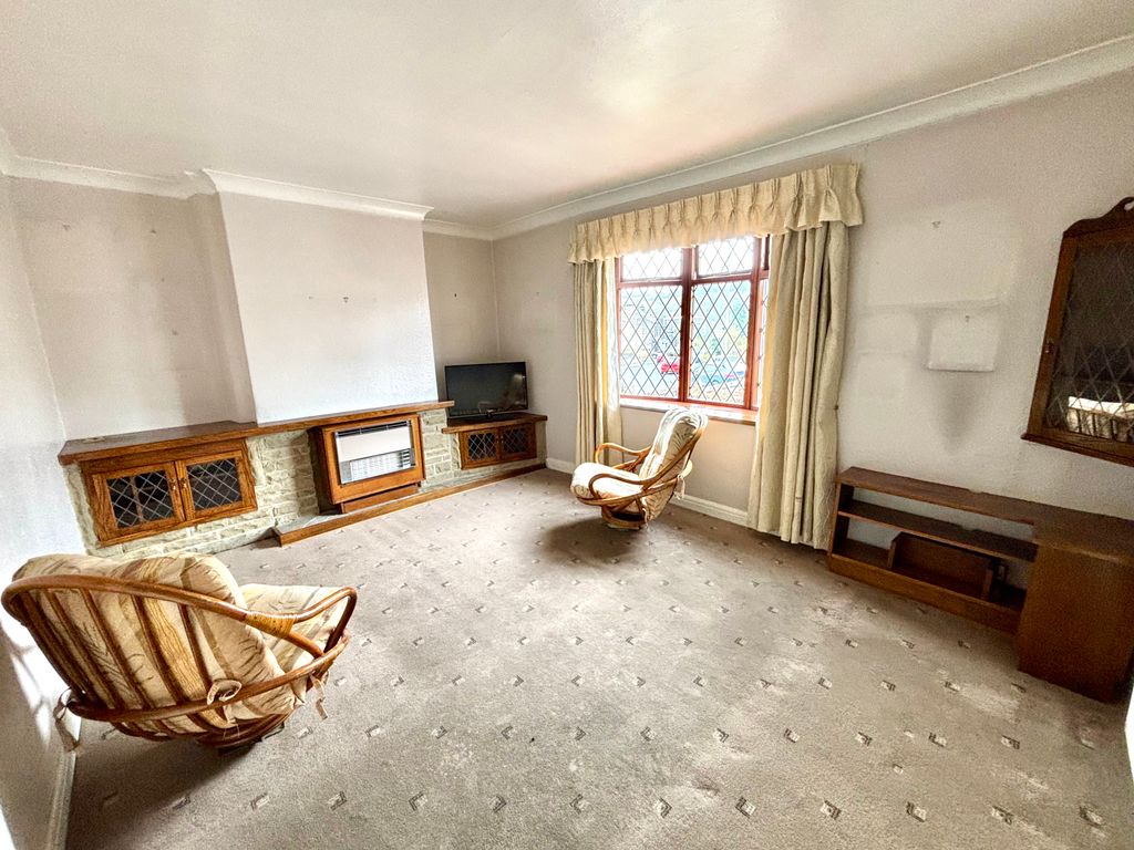 Property photo 2 of 12 Lounge