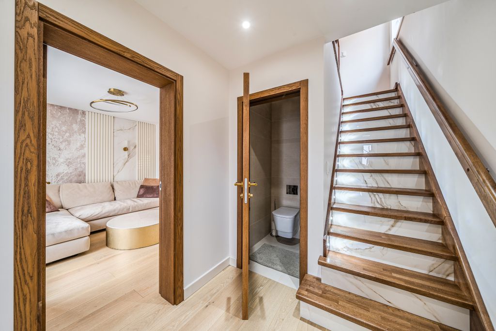 Property photo 2 of 28