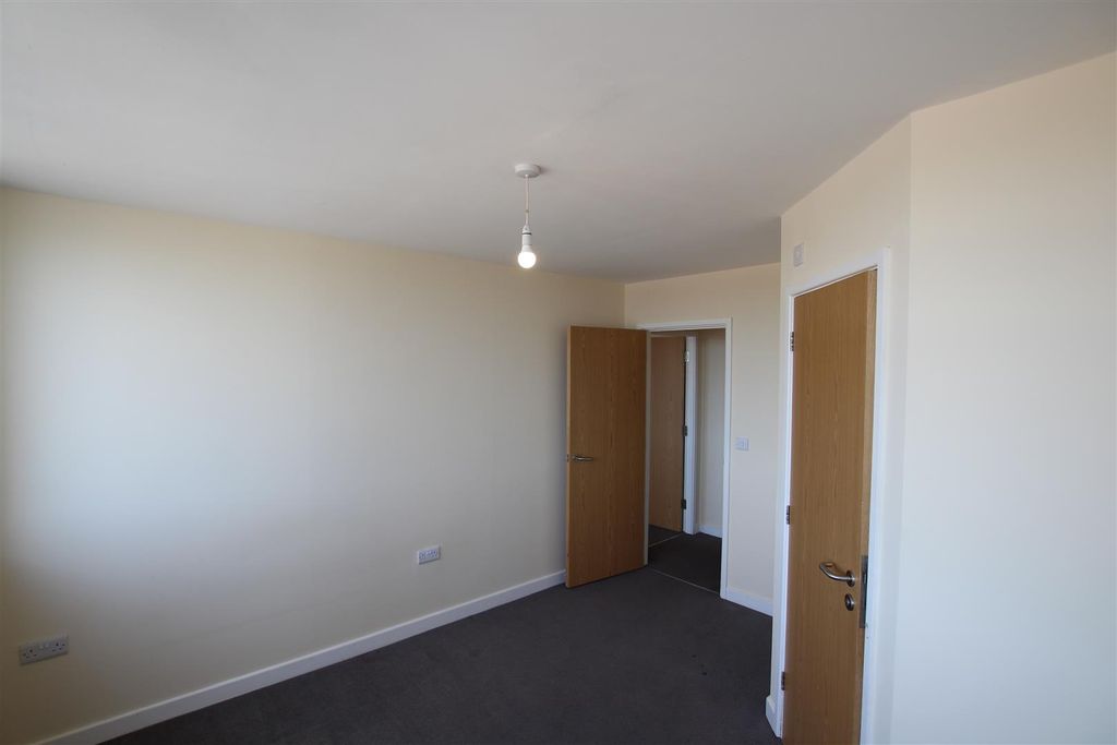 Property photo 2 of 5 Bedroom