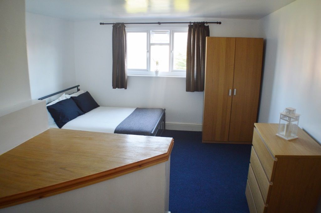 Property photo 3 of 11 Photo 2