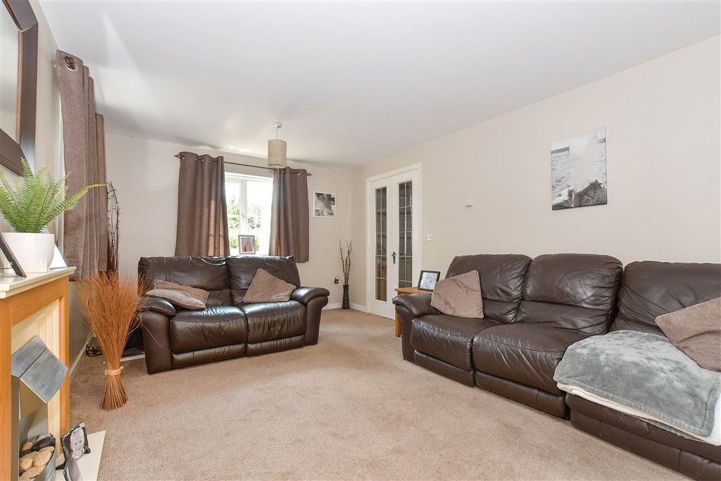 Property photo 3 of 14 Lounge