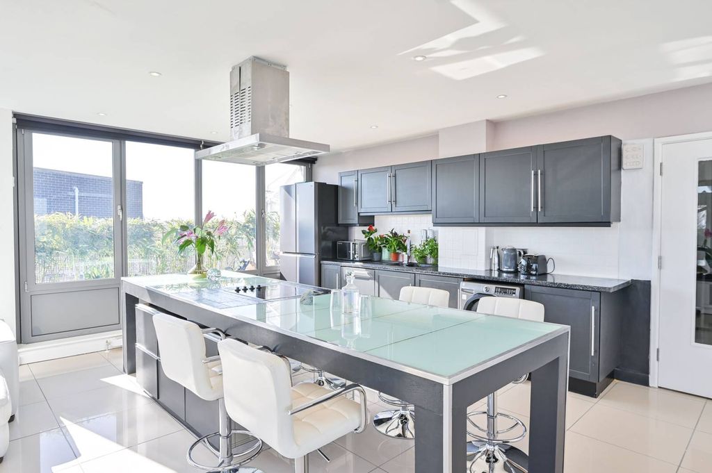 Property photo 1 of 40