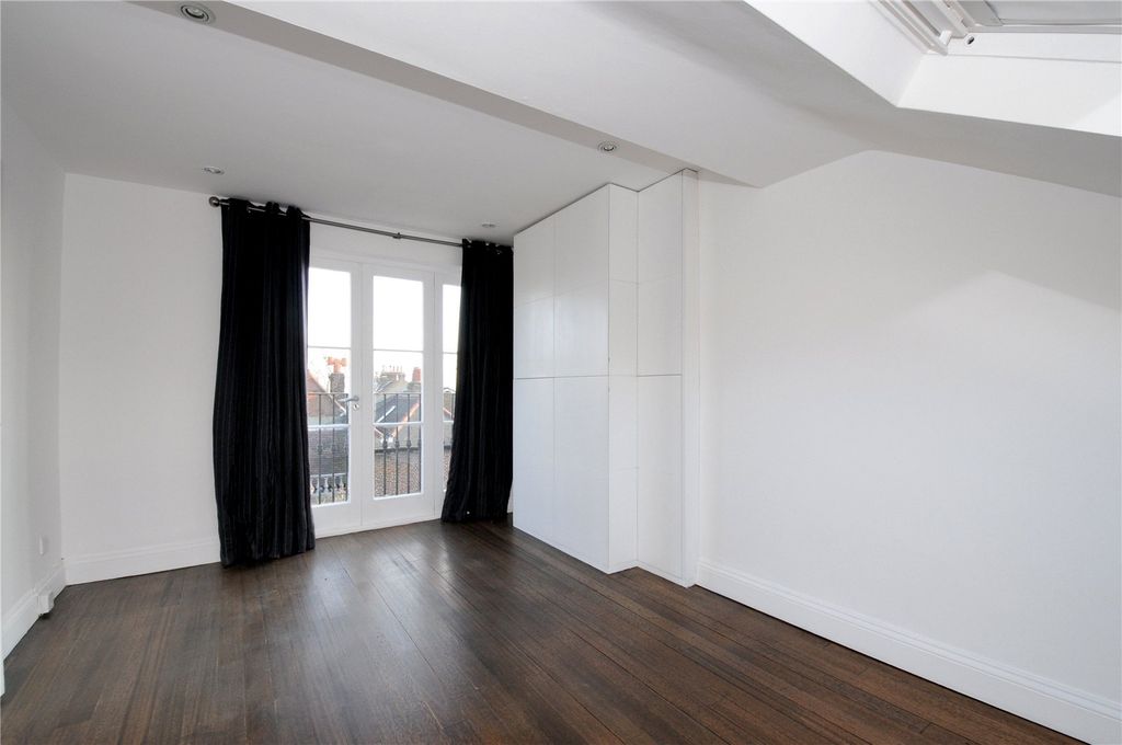 Property photo 3 of 7 Picture No. 30