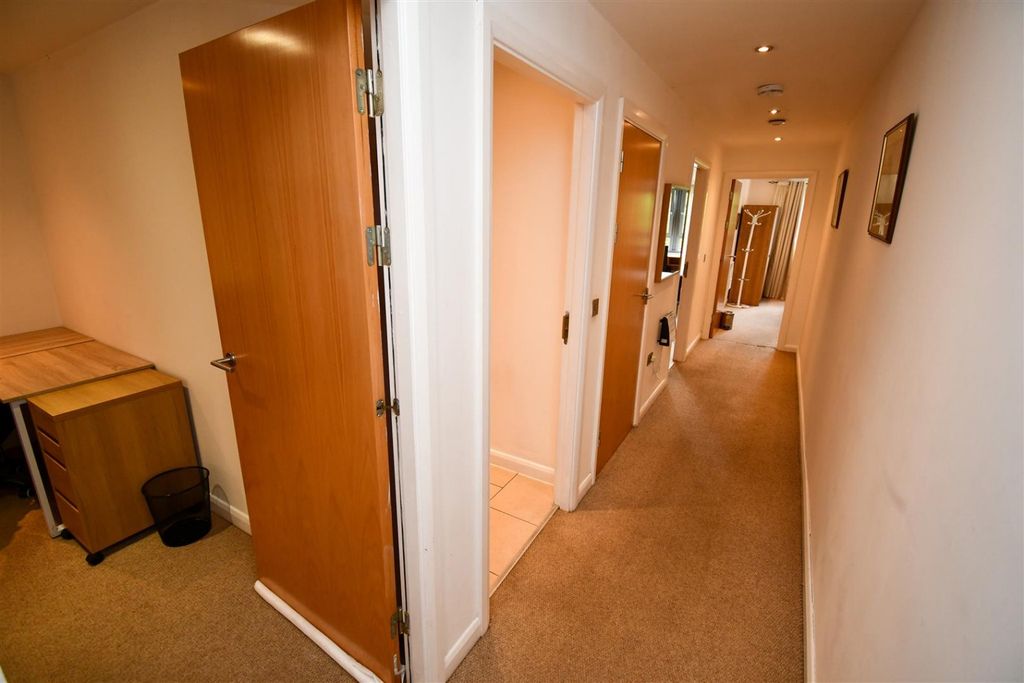 Property photo 2 of 8 1716742
