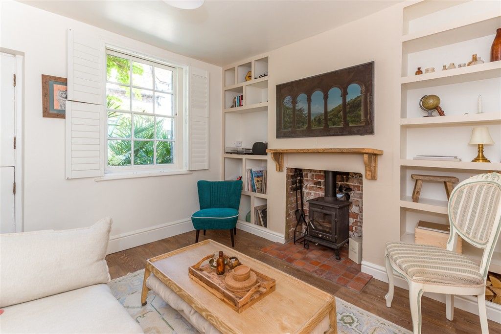 Property photo 2 of 9 Lounge