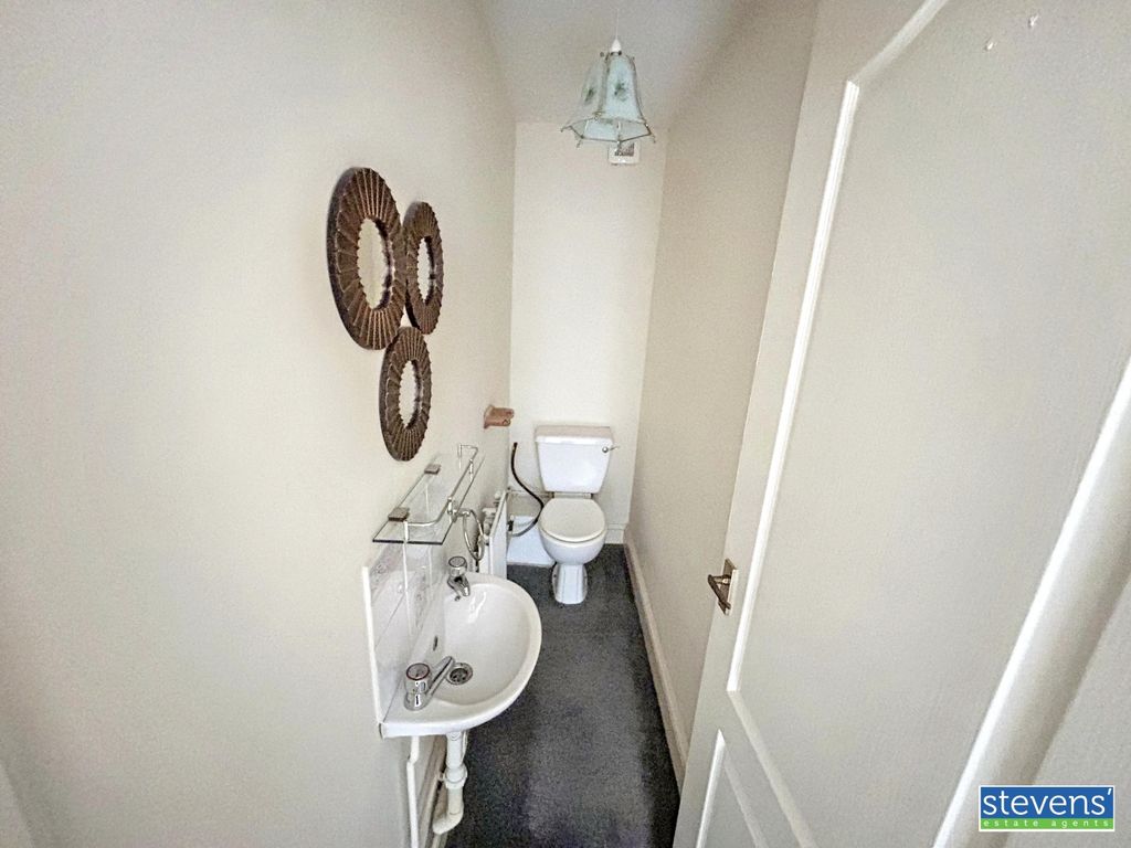 Property photo 3 of 13 Image00021