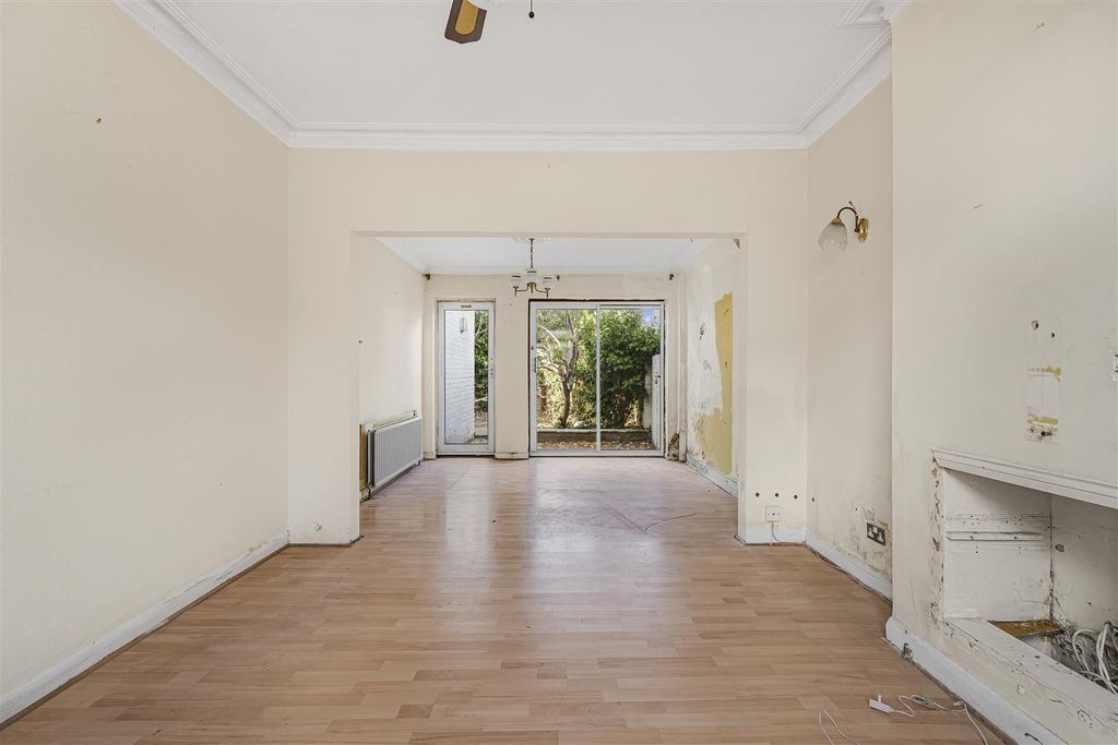 Property photo 3 of 23