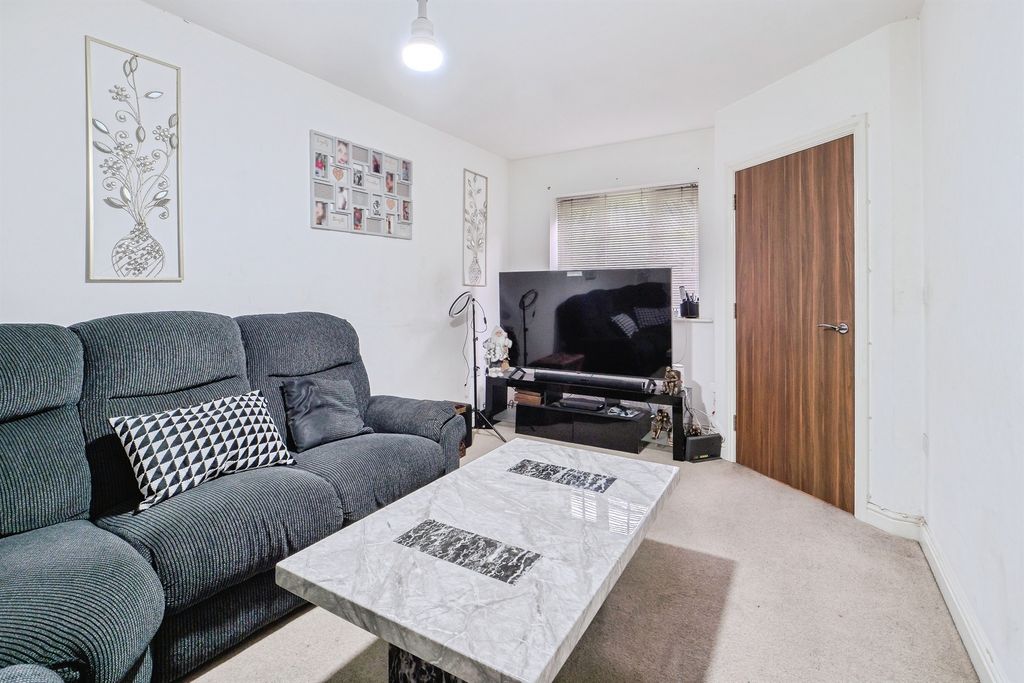 Property photo 2 of 17